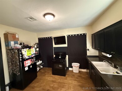 901 A St SE, Ardmore, OK 73401 - photo 5