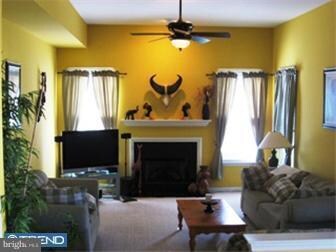 1045 Fallbrook Ln, Pottstown, PA 19464 - photo 4