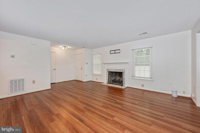 10825 Luxberry Dr, Rockville, MD 20852 - photo 3