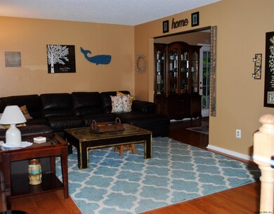 41 Laura Dr, Latham, NY 12110 - photo 4