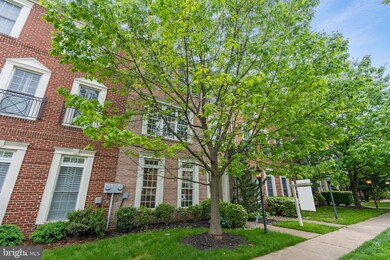 42487 Regal Wood Dr, Ashburn, VA 20148 - photo 3