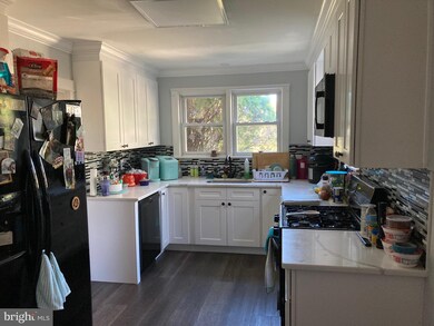 37 Pine St, Beverly, NJ 08010 - photo 2