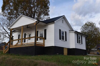 36 Circle c St, Marion, NC 28752 - photo 3