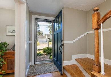 84 Parsons Rd Portland ME-large-004-010-