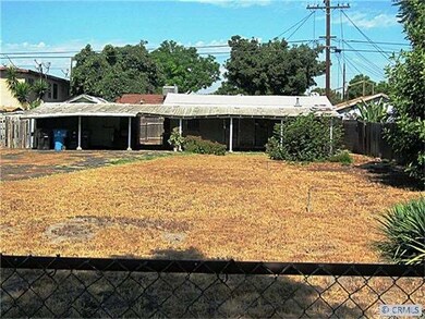 front, garage and shed to the left are very unstab