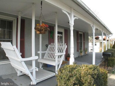 395 N Massanutten St, Strasburg, VA 22657 - photo 2