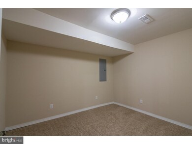 431 E Woodlawn St, Philadelphia, PA 19144 - photo 2