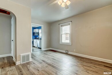 3228 S 5th St unit 1, Springfield, IL 62703 - photo 6