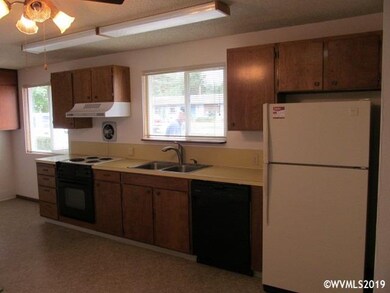 712 Aldercrest Dr, Newberg, OR 97132 - photo 4