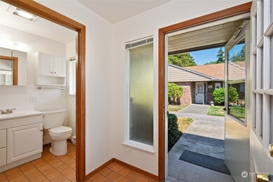 21114 77th Place W unit 103, Edmonds, WA 98026 - photo 2