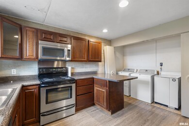 607 N Logan St, Marion, IL 62959 - photo 5