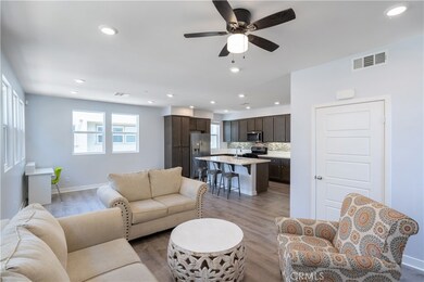 12745 N Watt Ln unit E, Sylmar, CA 91342 - photo 3