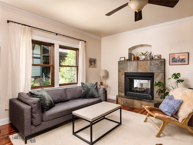 Wood floors - 9' ceilings