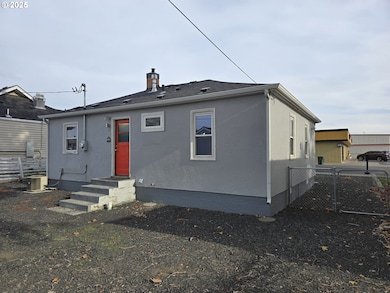 210 SW 3rd St, Hermiston, OR 97838 - photo 4