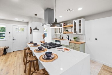 Kitchen with pendant lighting, backsplash, plenty 