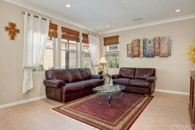 Spacious living room area w/plenty of windows, cus