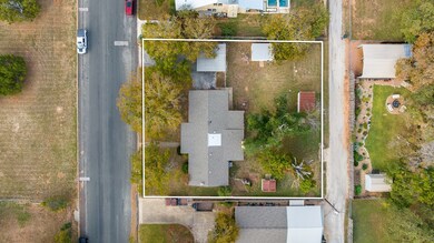 308 Frederick Rd unit 4, Fredericksburg, TX 78624 - photo 2