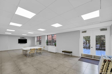 The Aurora unit 8P, Bronx, NY 10451 - photo 3