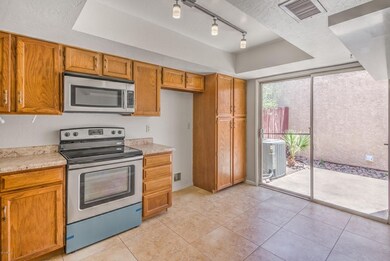 1828_s_river_dr_MLS_HID1113086_ROOM06kit