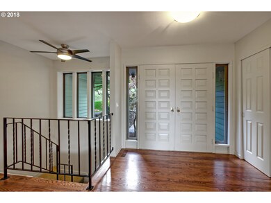Entrance/Foyer-wide angle/fisheye