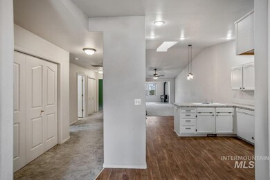 202 S Valley Dr, Nampa, ID 83686 - photo 4