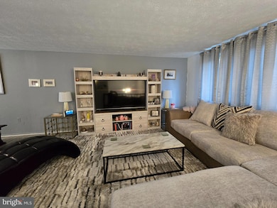 16014 Normandy Ct, Woodbridge, VA 22191 - photo 7