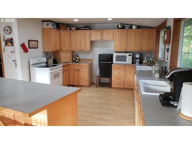 21145 SE Tillstrom Rd, Damascus, OR 97089 - photo 4