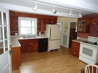 48 Lexington Ave, Florence, MA 01062 - photo 5