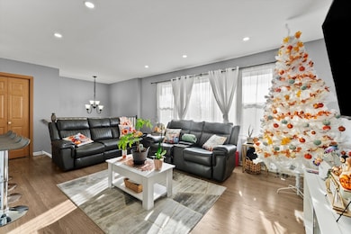 7624 Lockwood Ave, Burbank, IL 60459 - photo 4