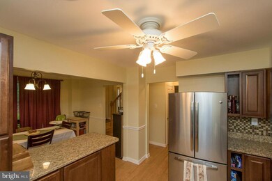 6000 Forrest Hollow Ln, Springfield, VA 22152 - photo 6