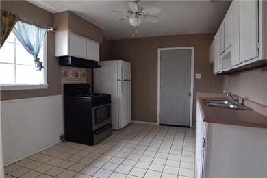 10201 Chinaberry Dr, El Paso, TX 79925 - photo 4