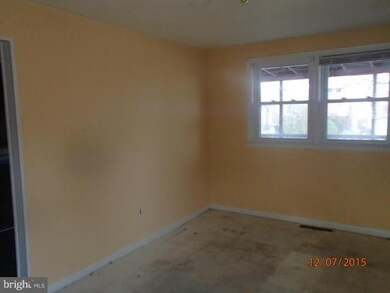 940 Circle Dr, Halethorpe, MD 21227 - photo 7