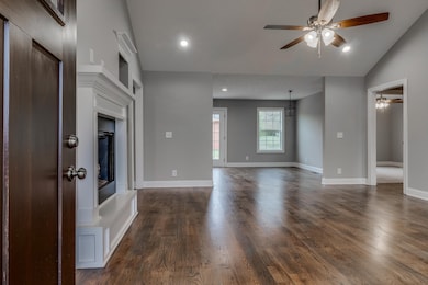 110 Fairlane Dr, Shelbyville, TN 37160 - photo 4