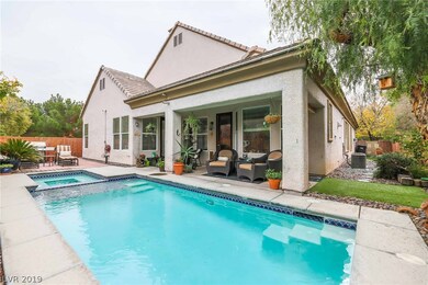 Sparkling saltwater pool & spa - covered patio - c