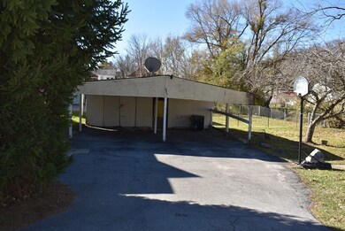 1700 Ohio St, Bluefield, WV 24701 - photo 4