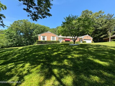 5 Sage Hill Ln, Albany, NY 12204 - photo 2