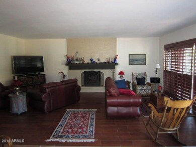 LIVING/FAMILY ROOM