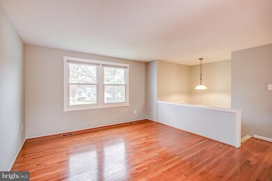 5907 Aplomado Dr, Burke, VA 22015 - photo 3