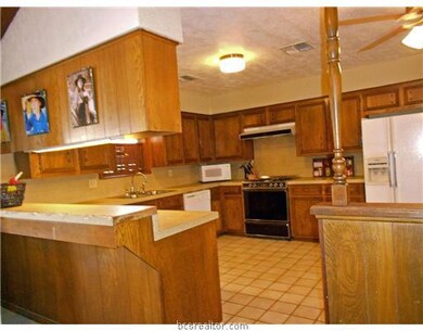 1819 Medina Dr, College Station, TX 77840 - photo 7