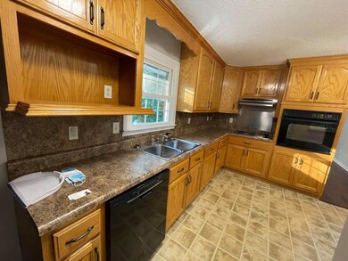 1124 Rodger Dr, Dalton, GA 30721 - photo 2