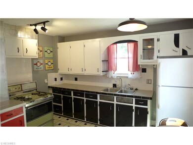 128 E. Dartmore Classic Kitchen