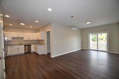 217 Rockingham Rd unit 204, Londonderry, NH 03053 - photo 2