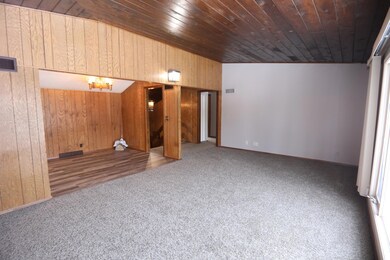 1413 wisconsin living room.2.JPG