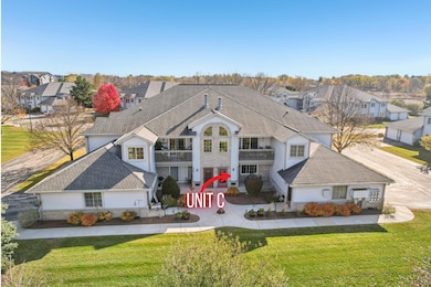 853 Quinlan Dr unit C, Pewaukee, WI 53072 - photo 2