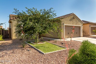 VIEW OF SIDE YARD