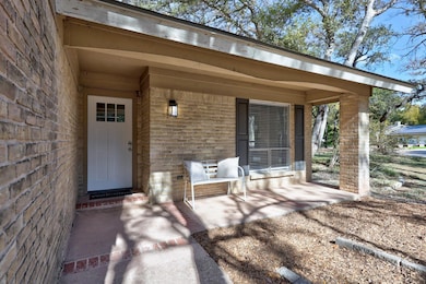 202 S Lake Creek Dr, Round Rock, TX 78681 - photo 4