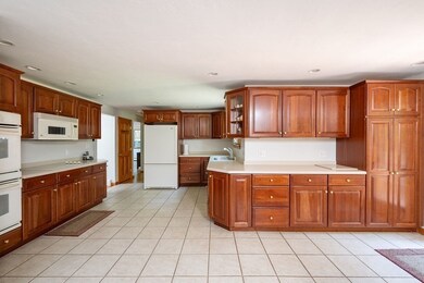 114 Andrew Ln, Hanson, MA 02341 - photo 6