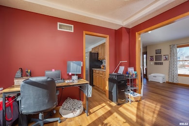 2429 W 60th Place, Davenport, IA 52806 - photo 5