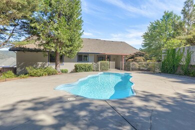 1946 NW Crown St, Grants Pass, OR 97526 - photo 3