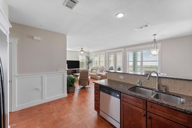 From coffee mornings to beach day snacks, this kitchen makes everyday living easy with modern finishes and functional flow.